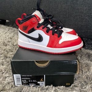 Jordan 1 MID